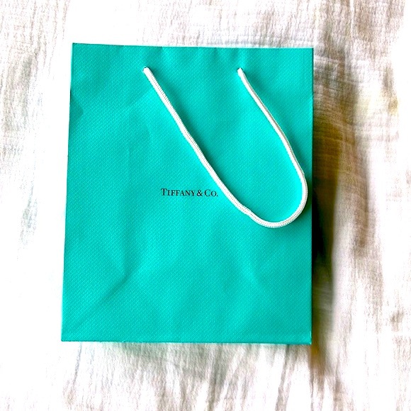 Tiffany’s Official Gift Bags!! Size MEDIUM!! - Picture 1 of 1